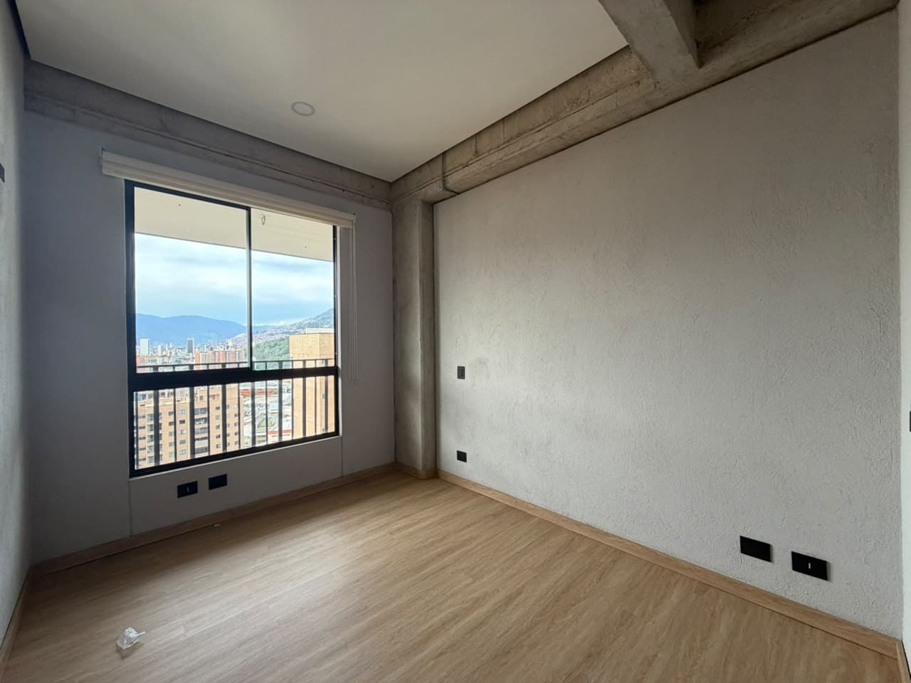 Apartamento En Arriendo Amoblado - Sector Cuidad Del Rio, Poblado
