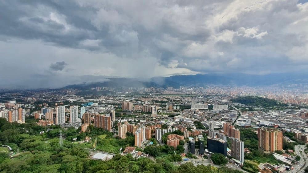 Apartment for Sale in Medellín, Las Palmas Neighborhood, Poblado, Near the Oriente Tunnel