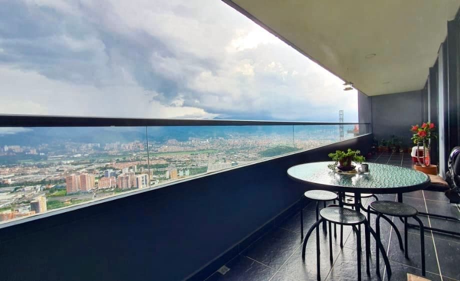 Apartment for Sale in Medellín, Las Palmas Neighborhood, Poblado, Near the Oriente Tunnel