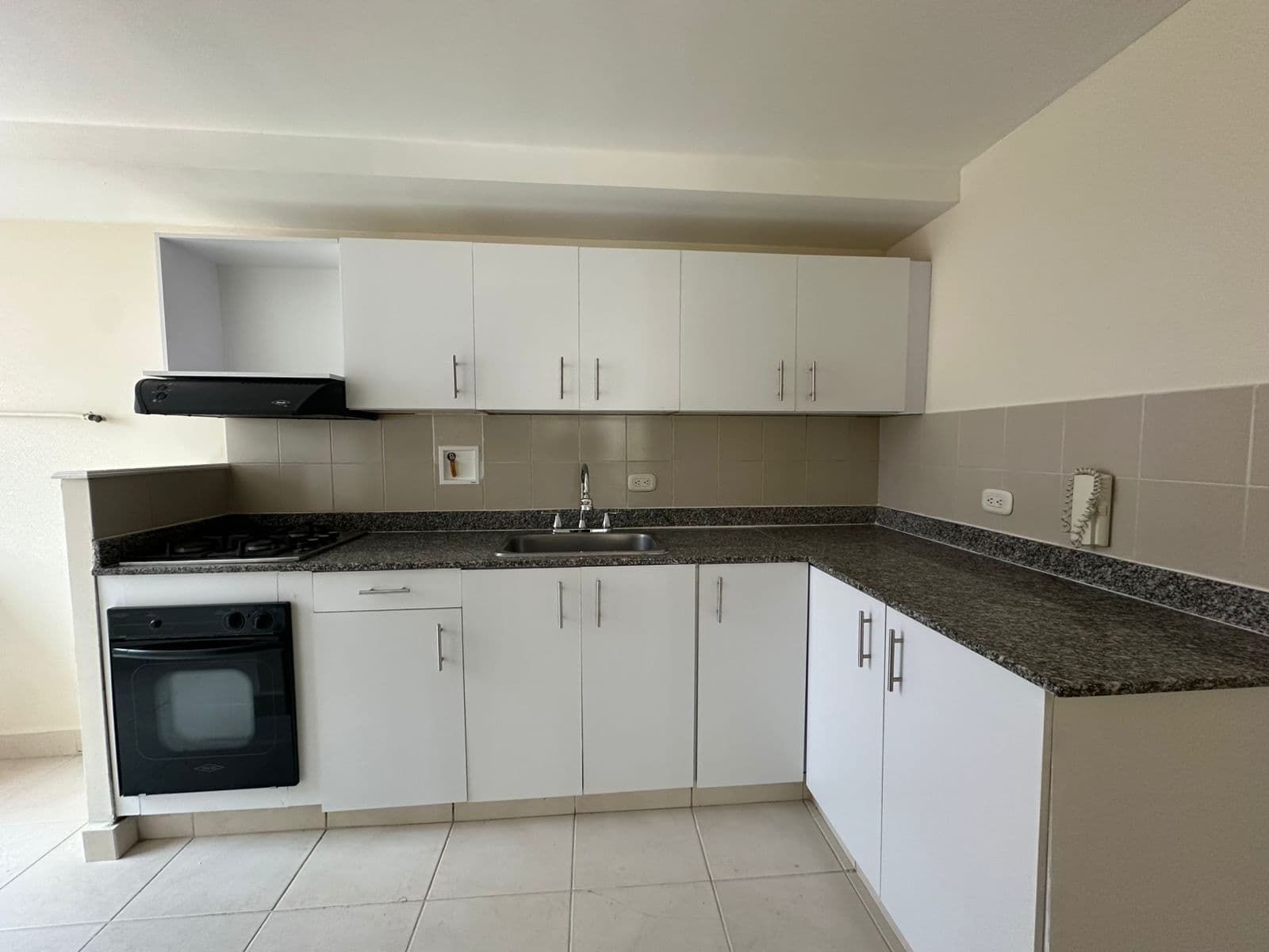 Apartment for Rent, Floresta Neighborhood, Laureles—El Campano Complex