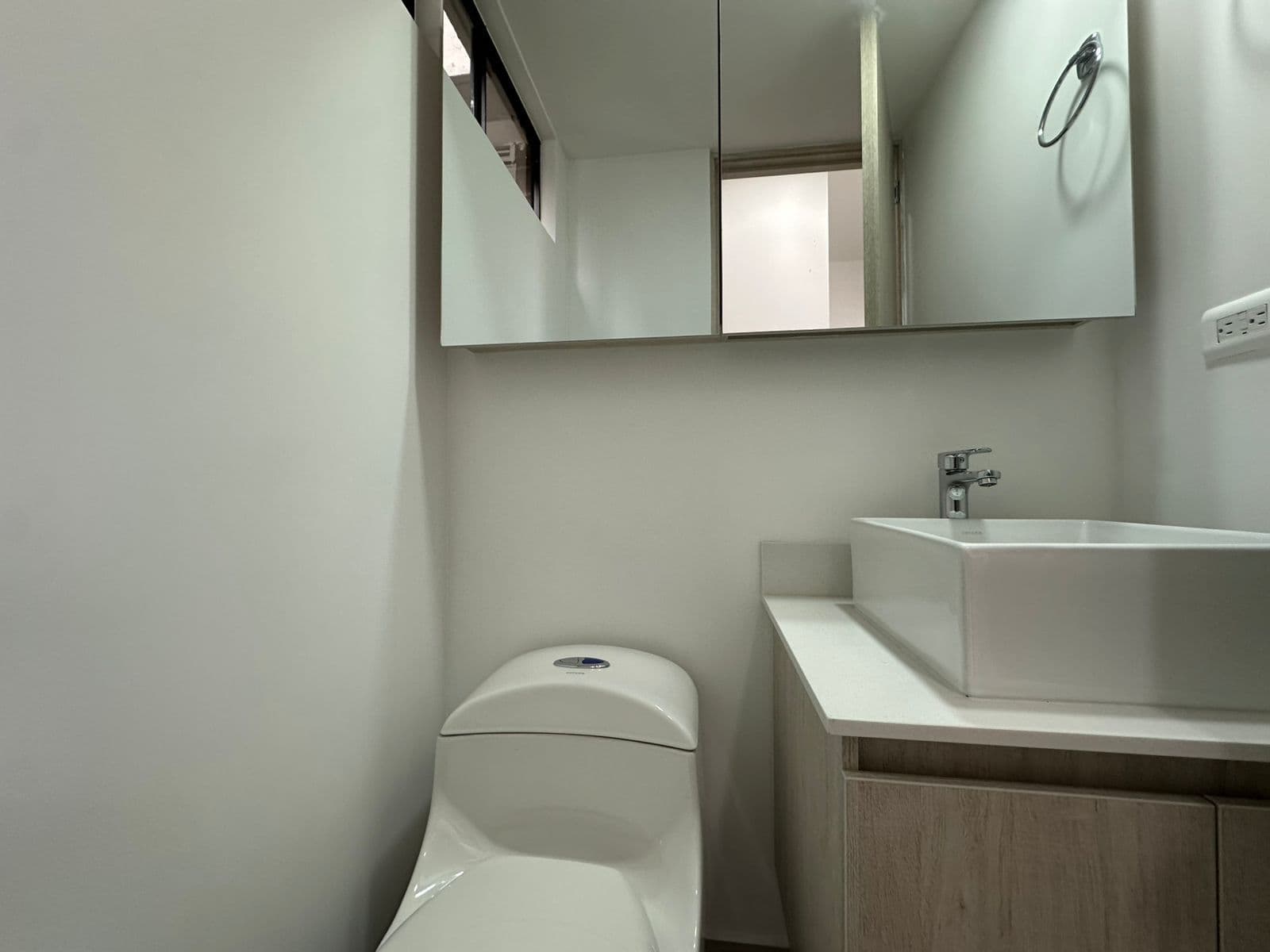 Studio Apartment for Rent, Fabricato Neighborhood, Bello—Aki Apartments Complex