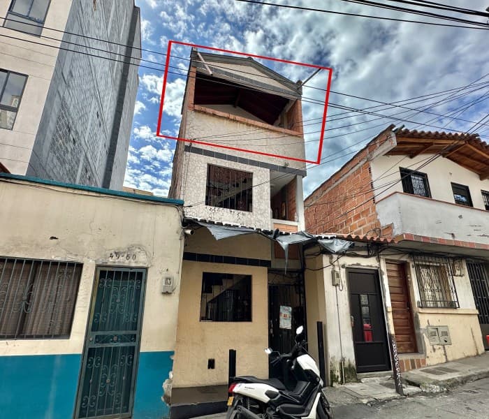 Third-Floor Apartment for Rent in the Simon Bolivar Neighborhood, Copacabana