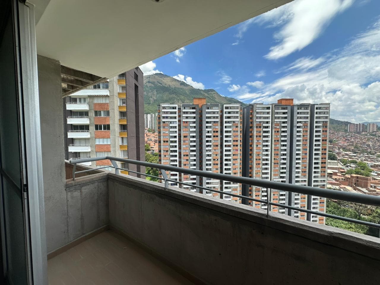 Apartment for Sale, Needs Renovation, San Gabriel - Bello Area, Nogales Development