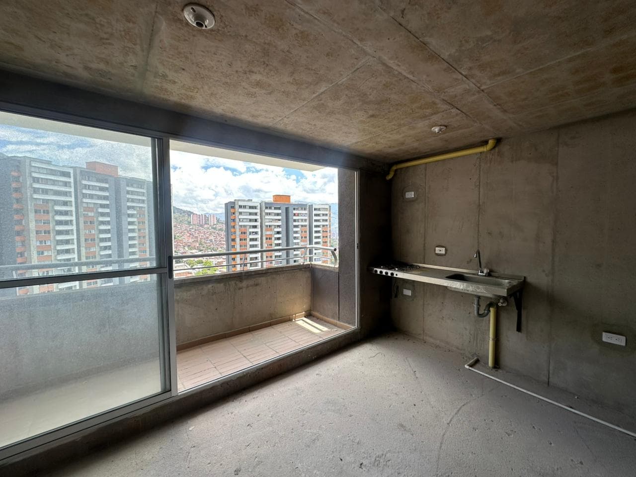 Apartment for Sale, Needs Renovation, San Gabriel - Bello Area, Nogales Development