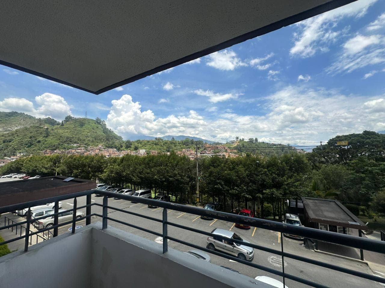 Apartment for rent, Loma de los Bernal neighborhood, Belén—Valbuena Complex