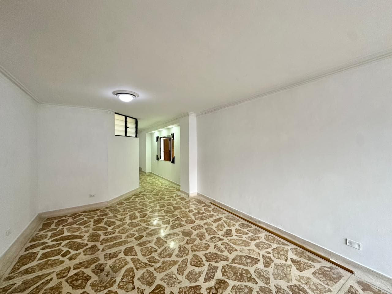 Apartment for Rent, Conquistadores Neighborhood - Lombard Building