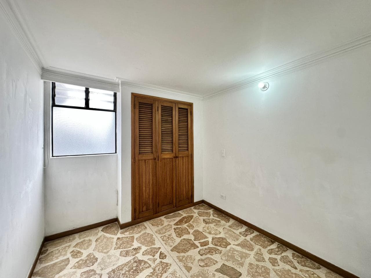 Apartment for Rent, Conquistadores Neighborhood - Lombard Building