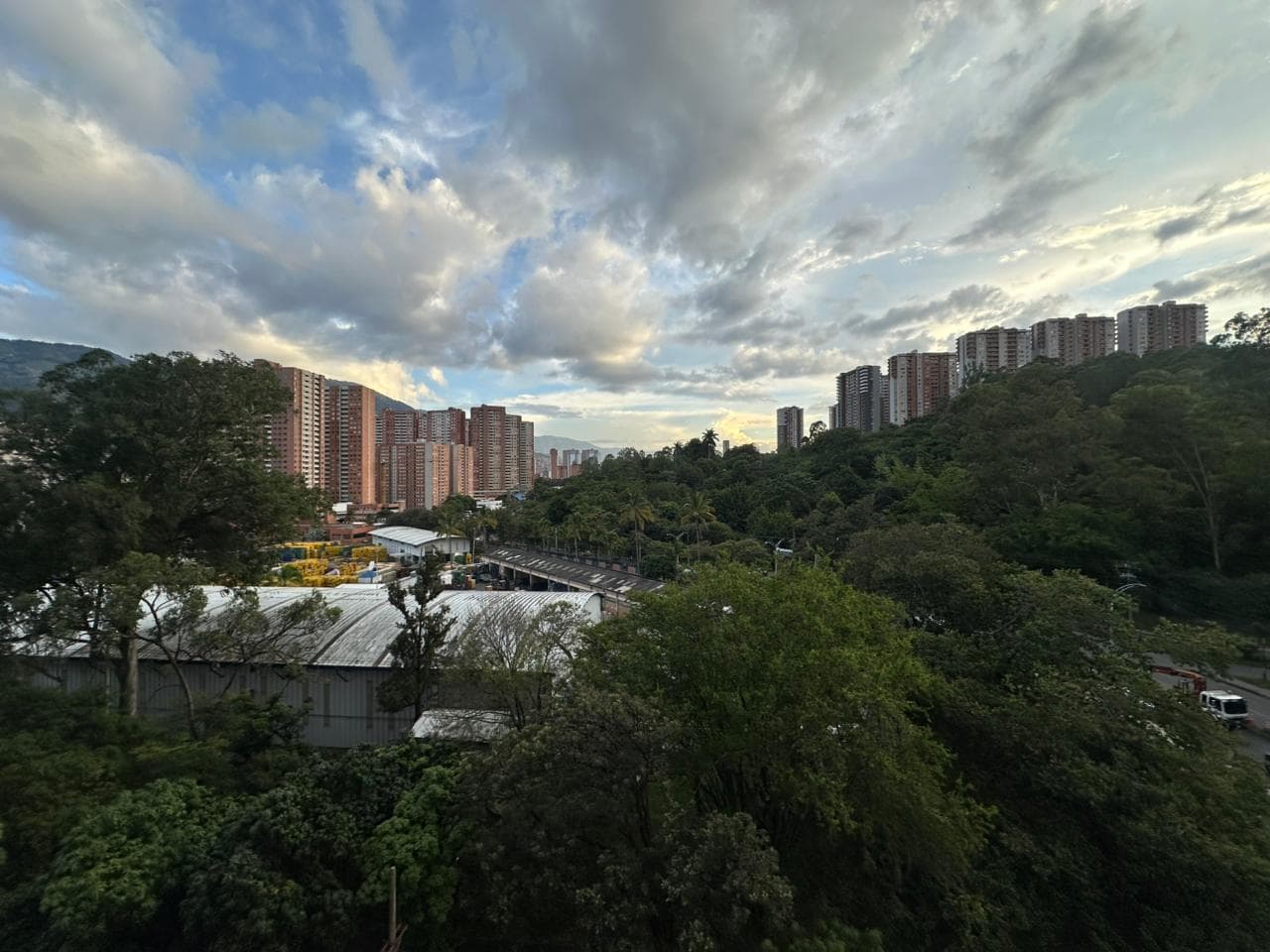 Apartment for rent, Fabricato neighborhood—beautiful, Distrito Plaza complex