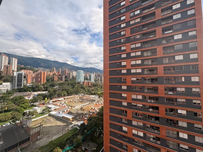 Apartment for Rent in the Ciudad del Río Area, Poblado - Bosque del Río Development