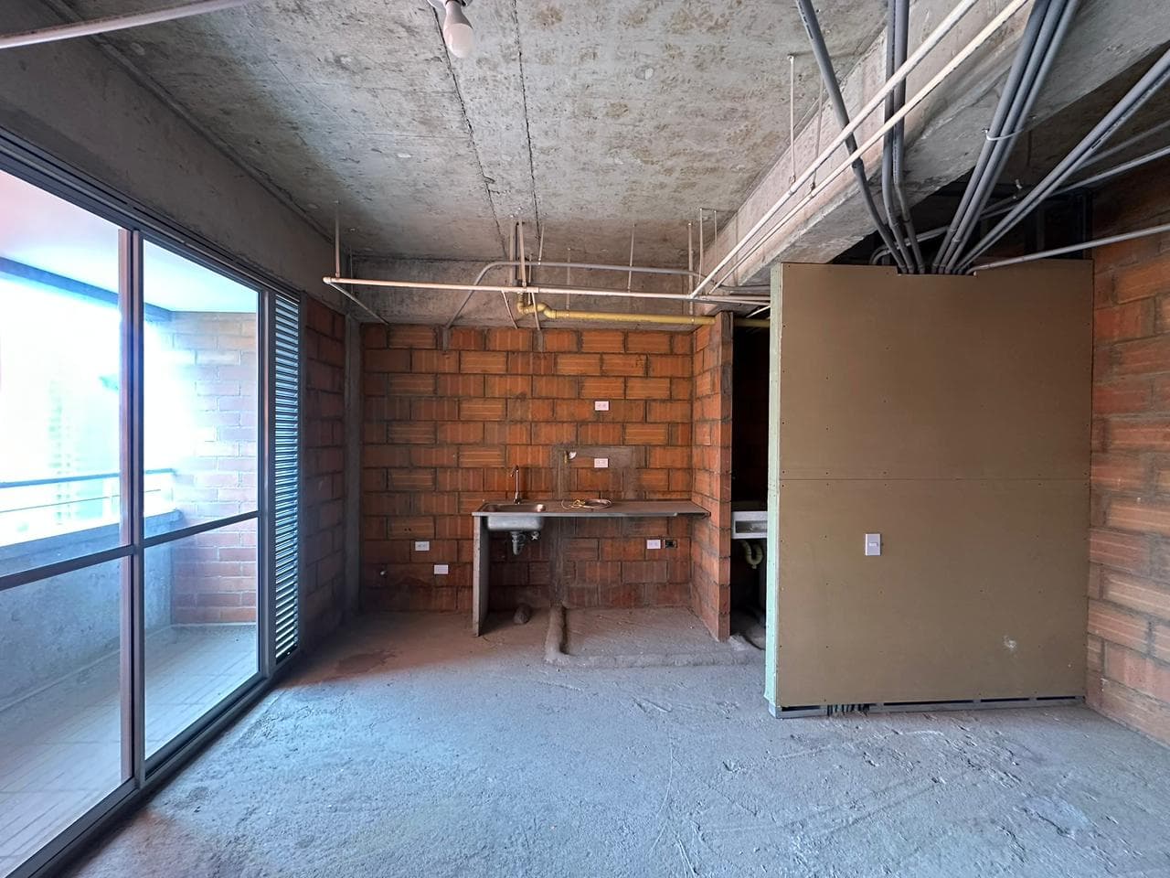 Apartment for Sale, Unfinished Unit in the Santa Ana Neighborhood, Bello - Distrito Plaza Development