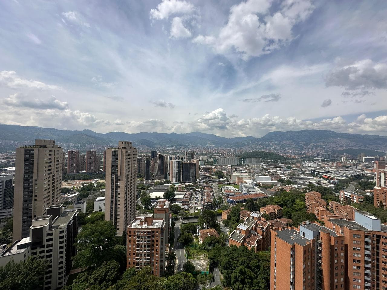 APARTMENT FOR RENT, CASTROPOL-POBLADO AREA, FINITO COMPLEX
