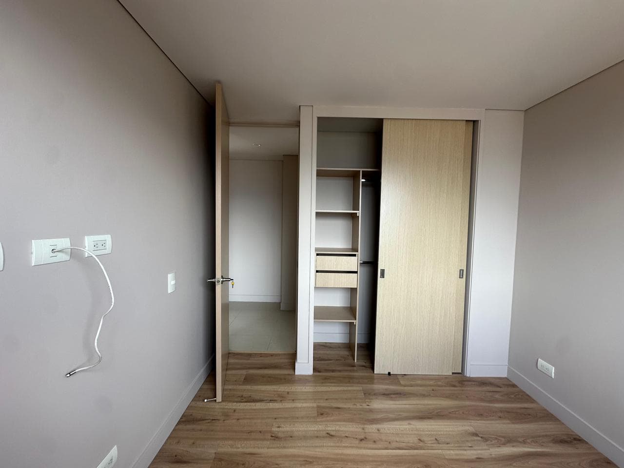 APARTMENT FOR RENT, CASTROPOL-POBLADO AREA, FINITO COMPLEX