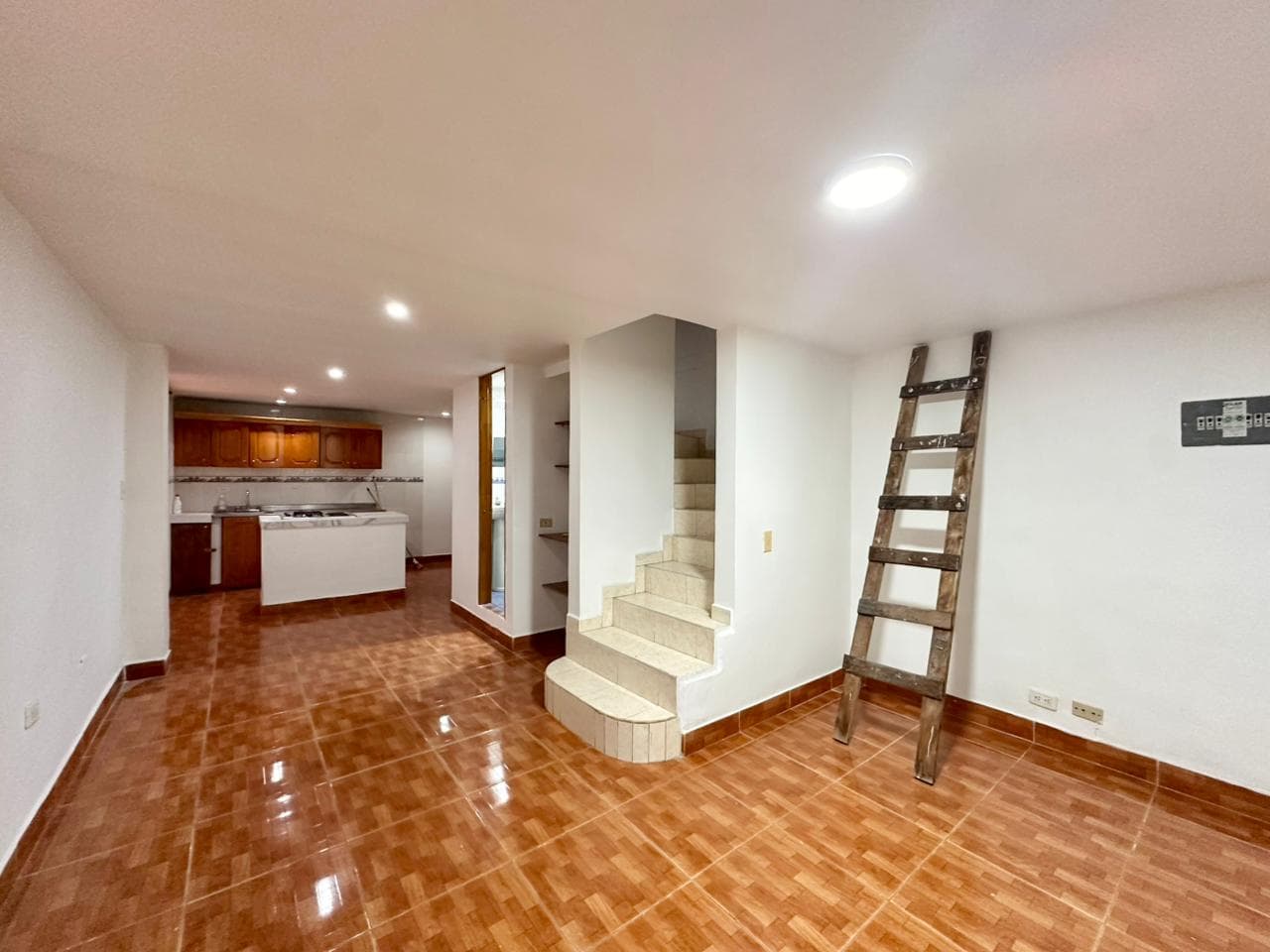 HOUSE FOR SALE, SANTA ANA - BELLO AREA, PALMAR DE SERRAMONTE OPEN-CONCEPT COMPLEX
