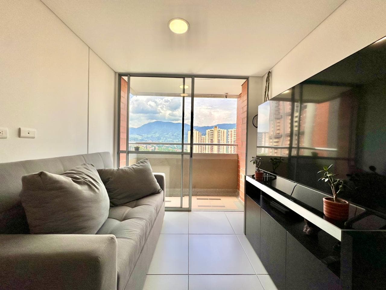 APARTMENT FOR SALE IN THE SECTOR SURAMERICANA - ITGÜÍ, ENTREHOJAS COMPLEX