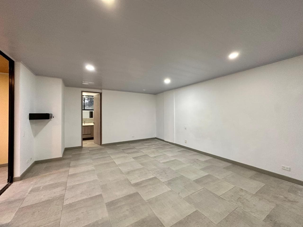 COUNTRY HOUSE FOR SALE IN THE COPACABANA SUBDIVISION