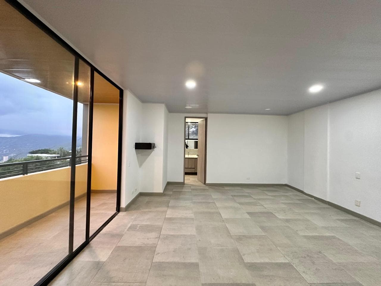 COUNTRY HOUSE FOR SALE IN THE COPACABANA SUBDIVISION