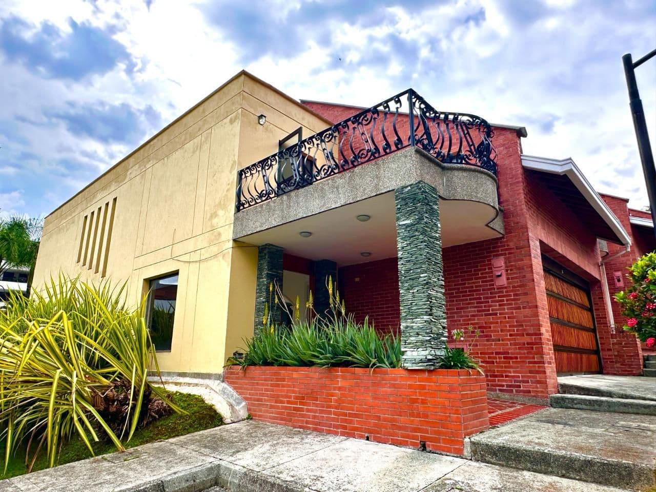HOUSE FOR RENT IN THE EL POBLADO AREA