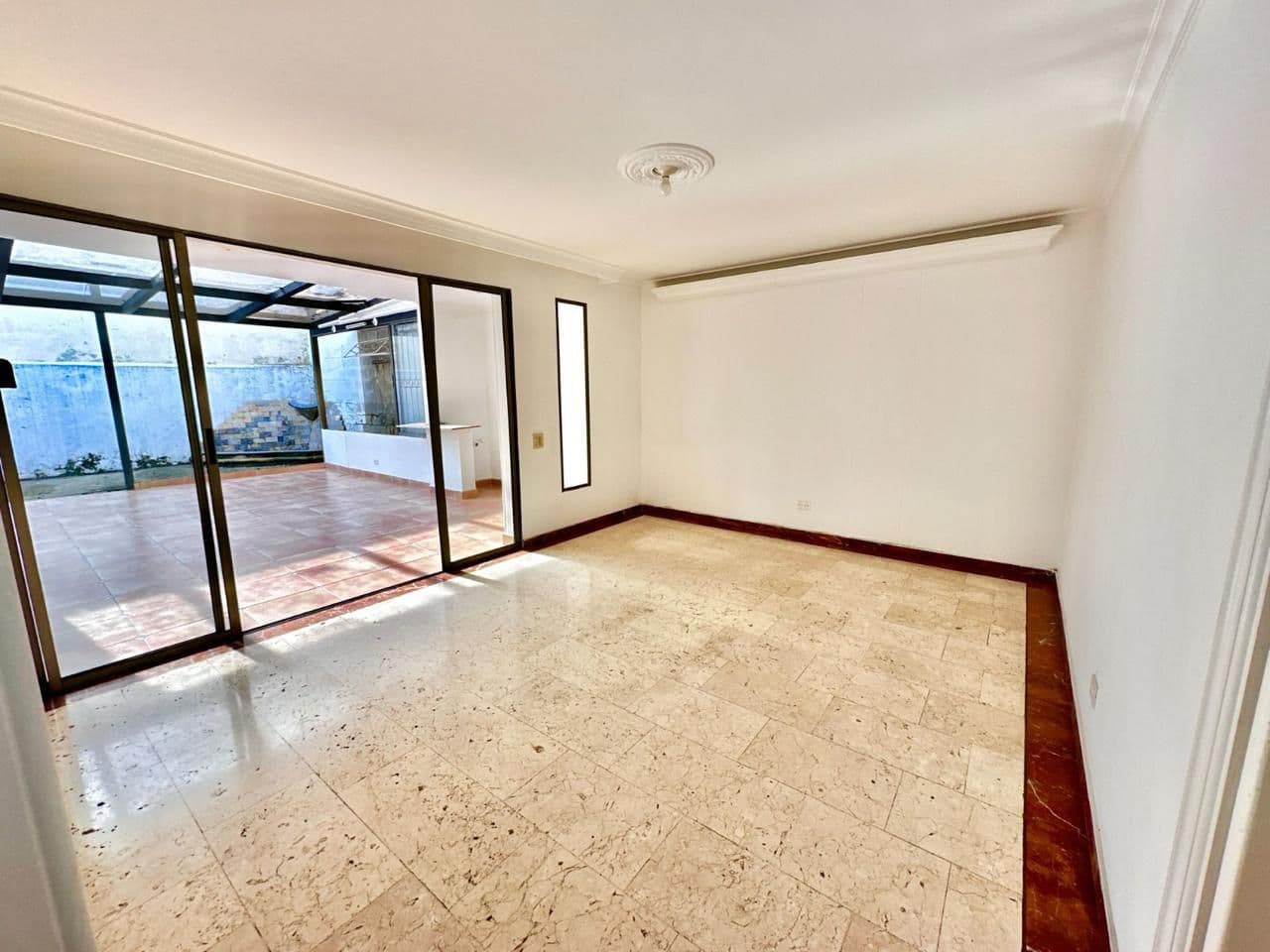 HOUSE FOR RENT IN THE EL POBLADO AREA