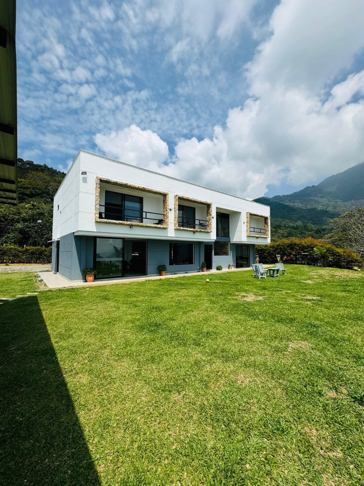 COUNTRY HOUSE FOR SALE: DUPLEX, NORTEAMERICA - BELLO AREA