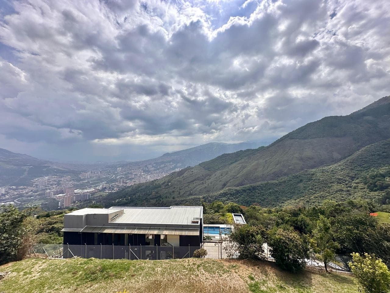 DUPLEX FOR SALE, NORTEAMERICA - BELLO AREA