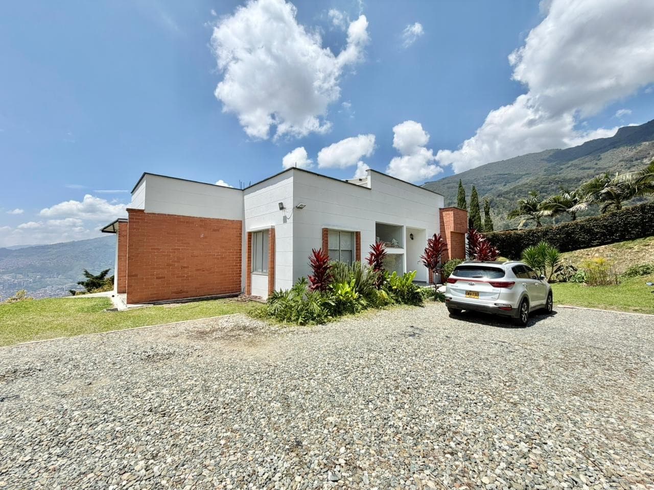 HOUSE FOR SALE, NORTH AMERICA AREA - BELLO