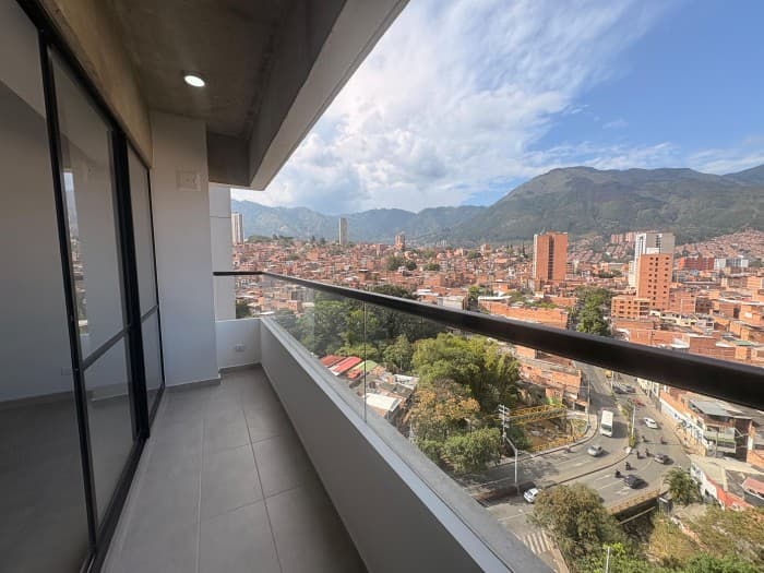 APARTMENTS FOR RENT IN THE SANTA ANA - BELLO AREA, AKI COMPLEX