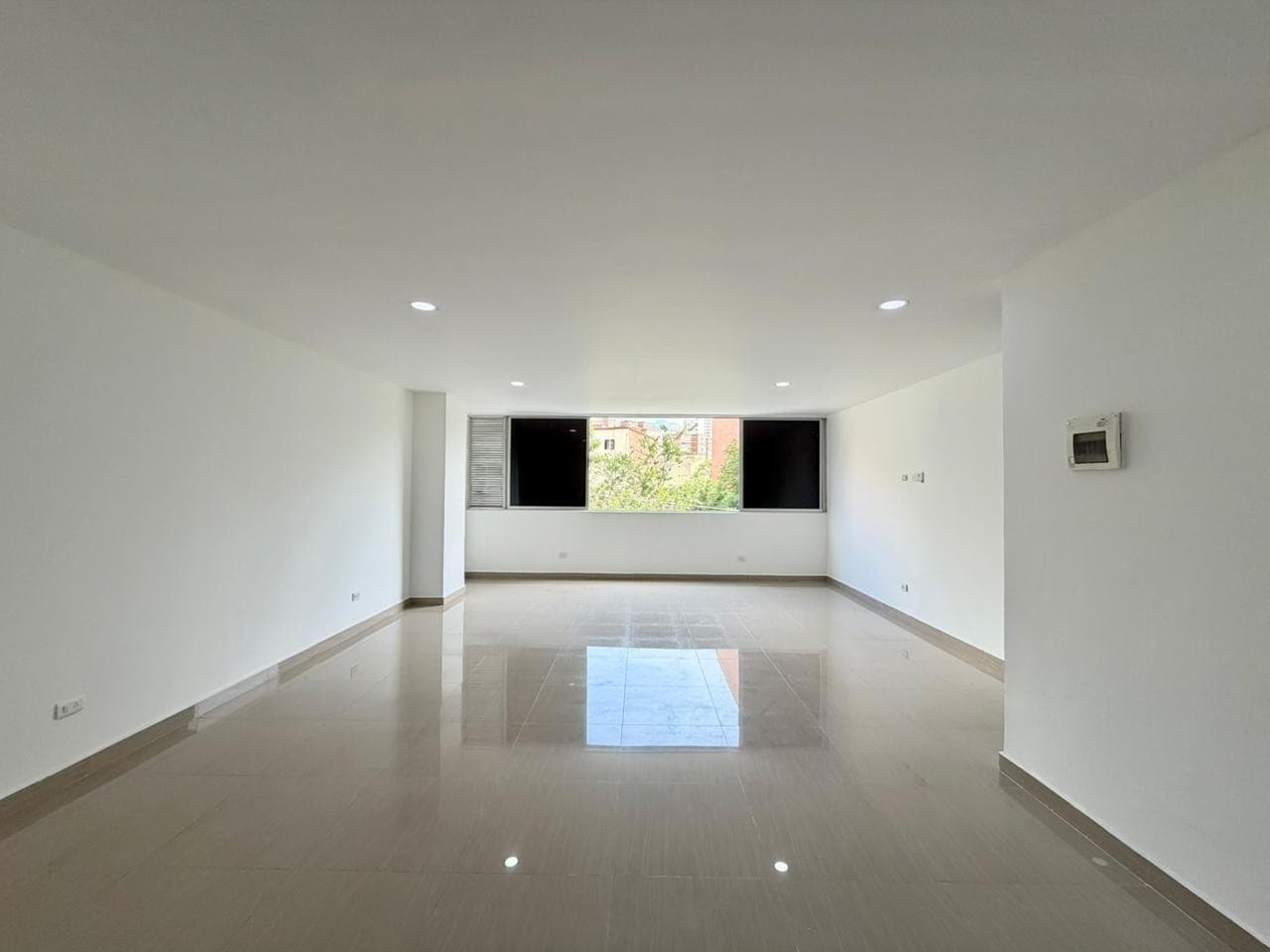 OFFICE FOR SALE IN THE CALASANZ AREA (LOWER PART) - MURANO BUILDING