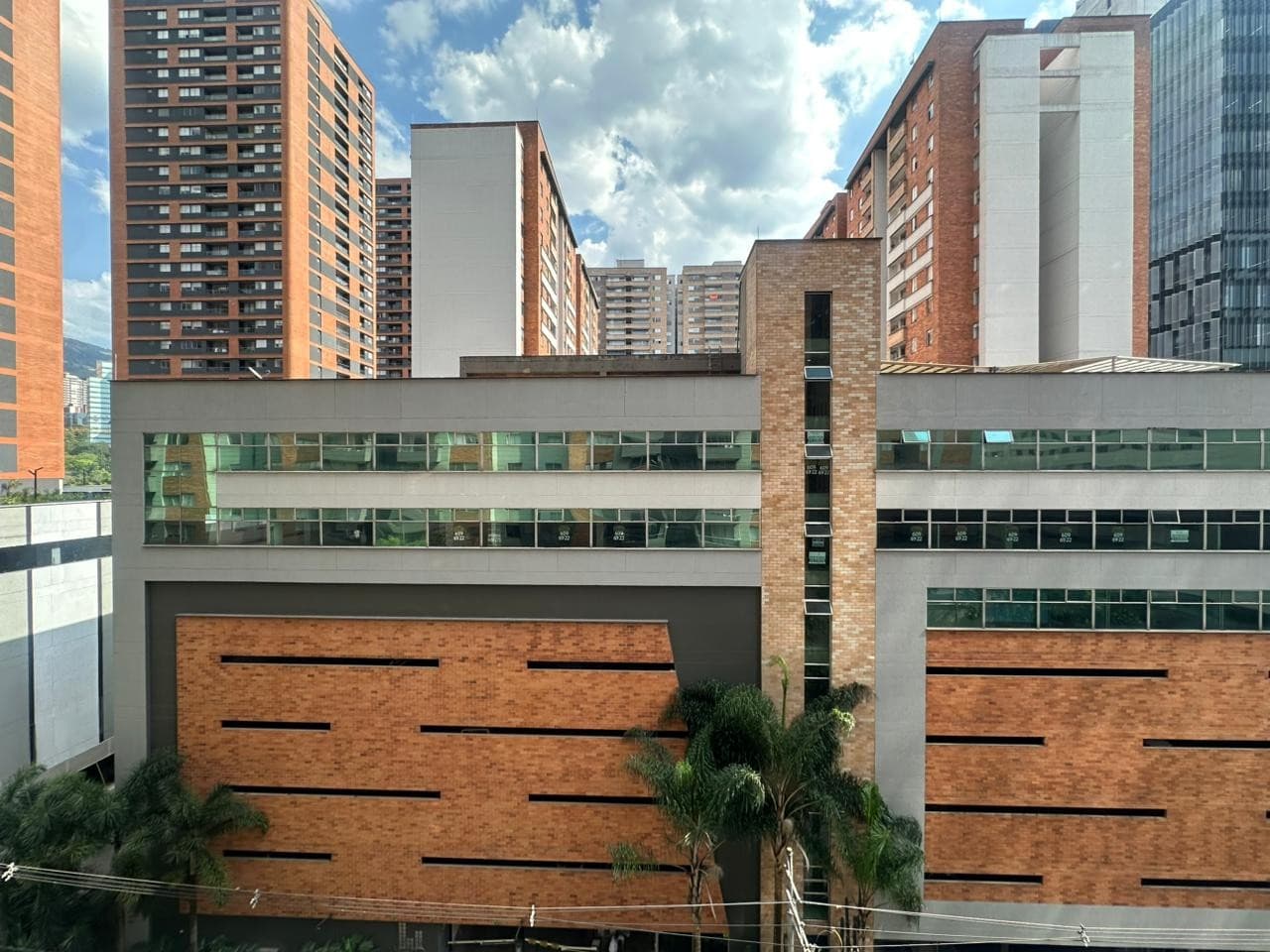 Apartment for Rent in the Ciudad del Río - Poblado Area, Plaza del Río Complex