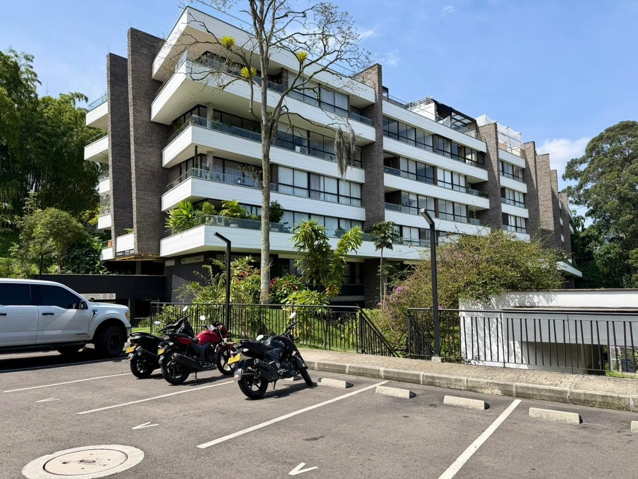 Apartment in Ve, Loma del Escobero Neighborhood - Envigado, San Francisco Hills Complex