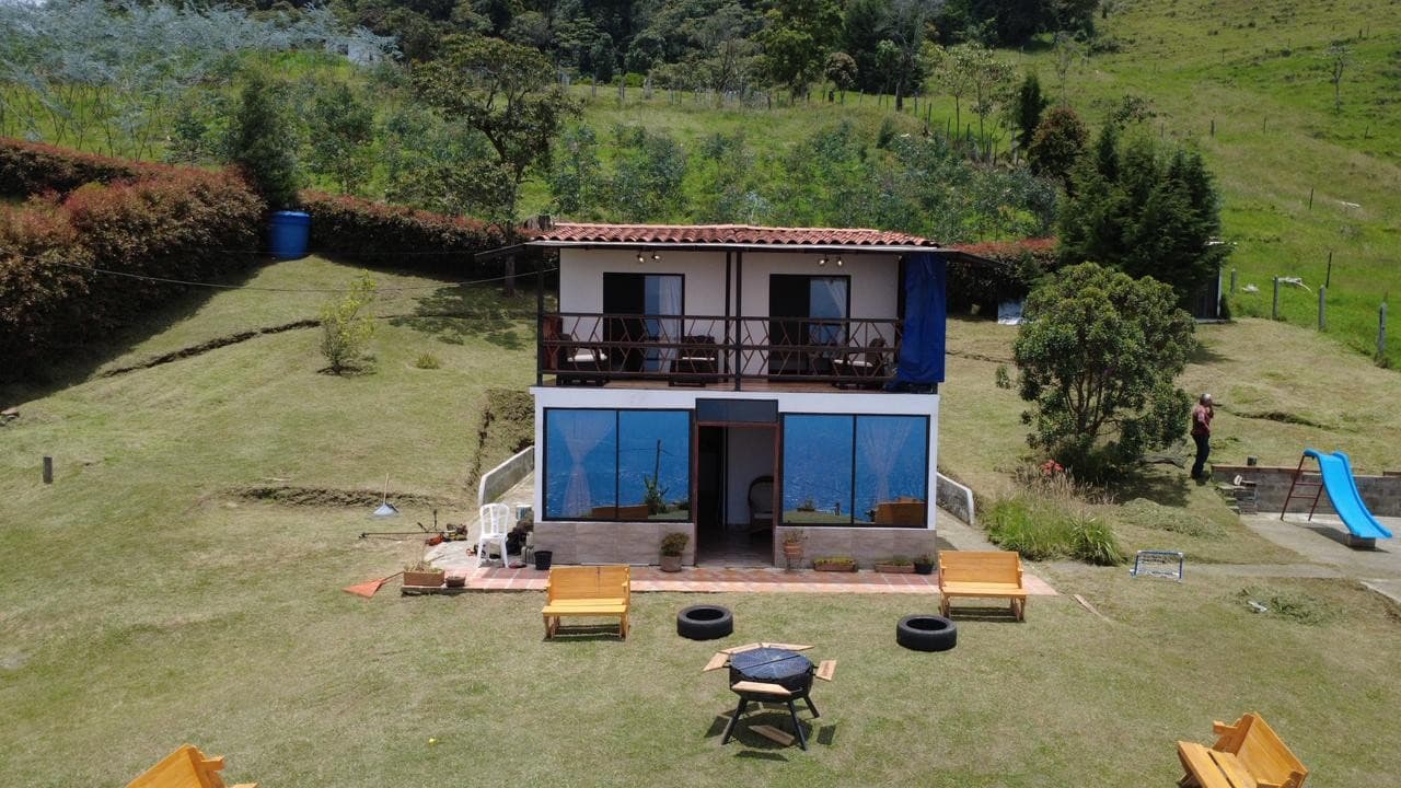 Country house for sale in the San Cristóbal neighborhood of Medellín—accepts vehicle as payment—great opportunity for short-term rentals