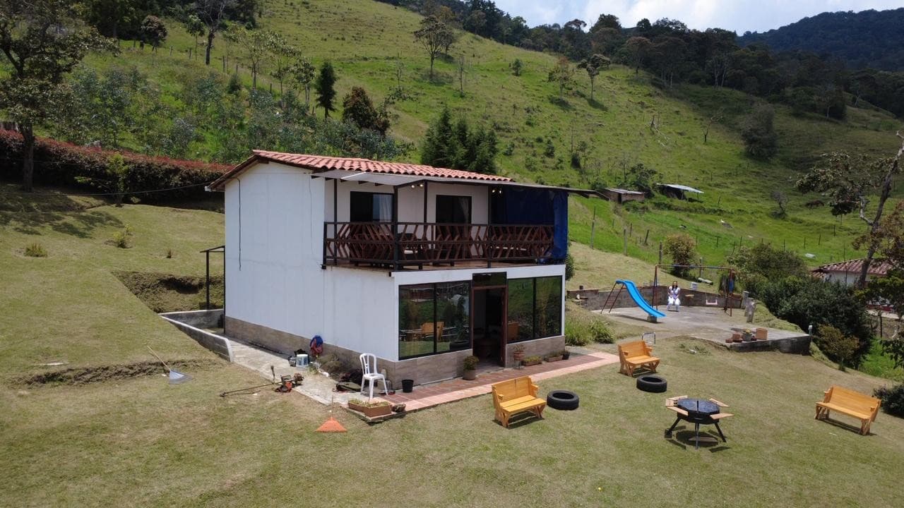 Country house for sale in the San Cristóbal neighborhood of Medellín—accepts vehicle as payment—great opportunity for short-term rentals