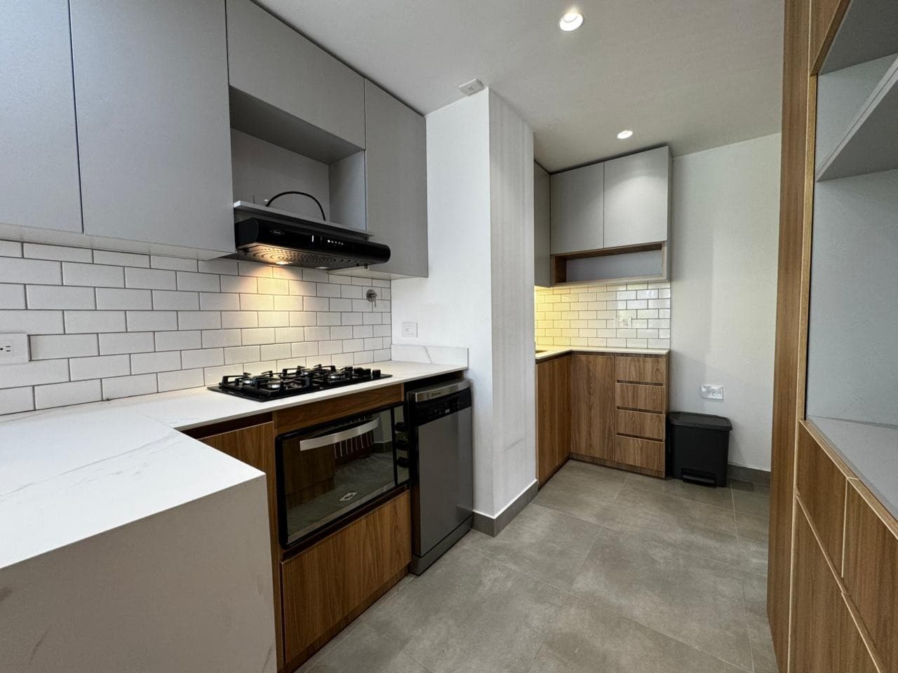Apartment for Rent, Loma de los Parra Neighborhood - El Poblado, Los Cerezos Complex