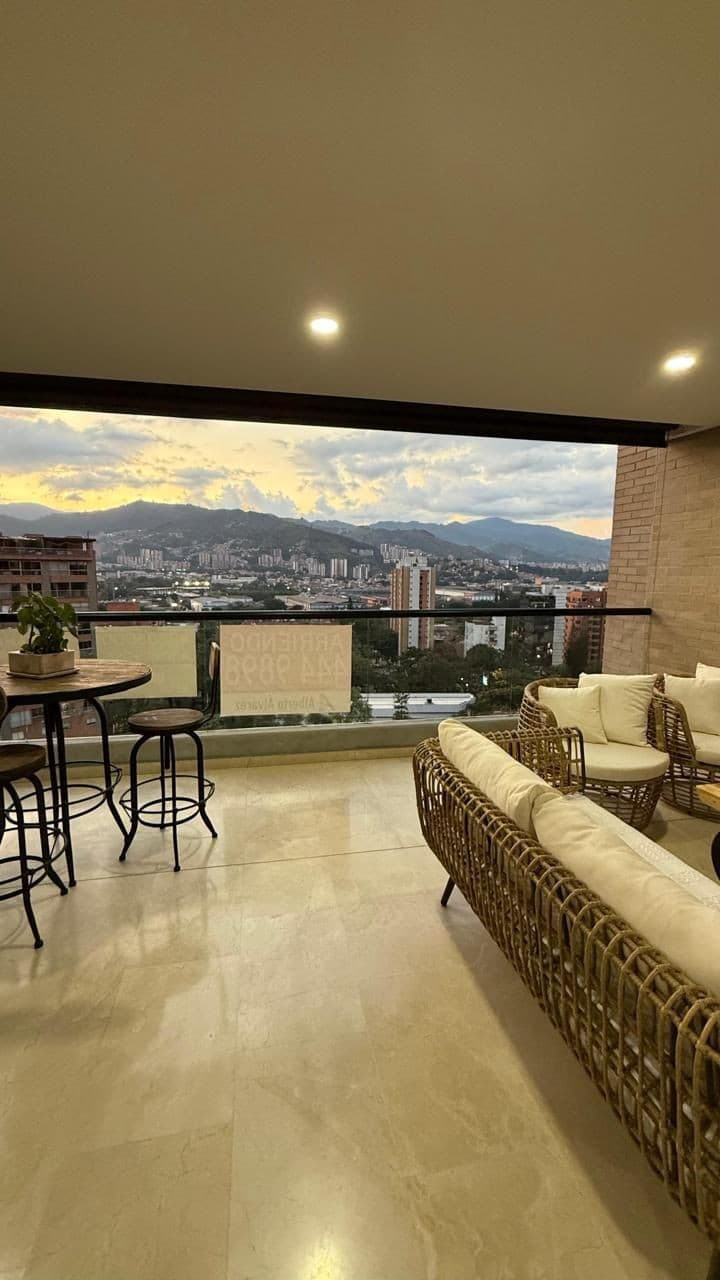 Furnished Apartment for Rent, Santa Maria de los Angeles - Poblado Neighborhood, Montreal Complex