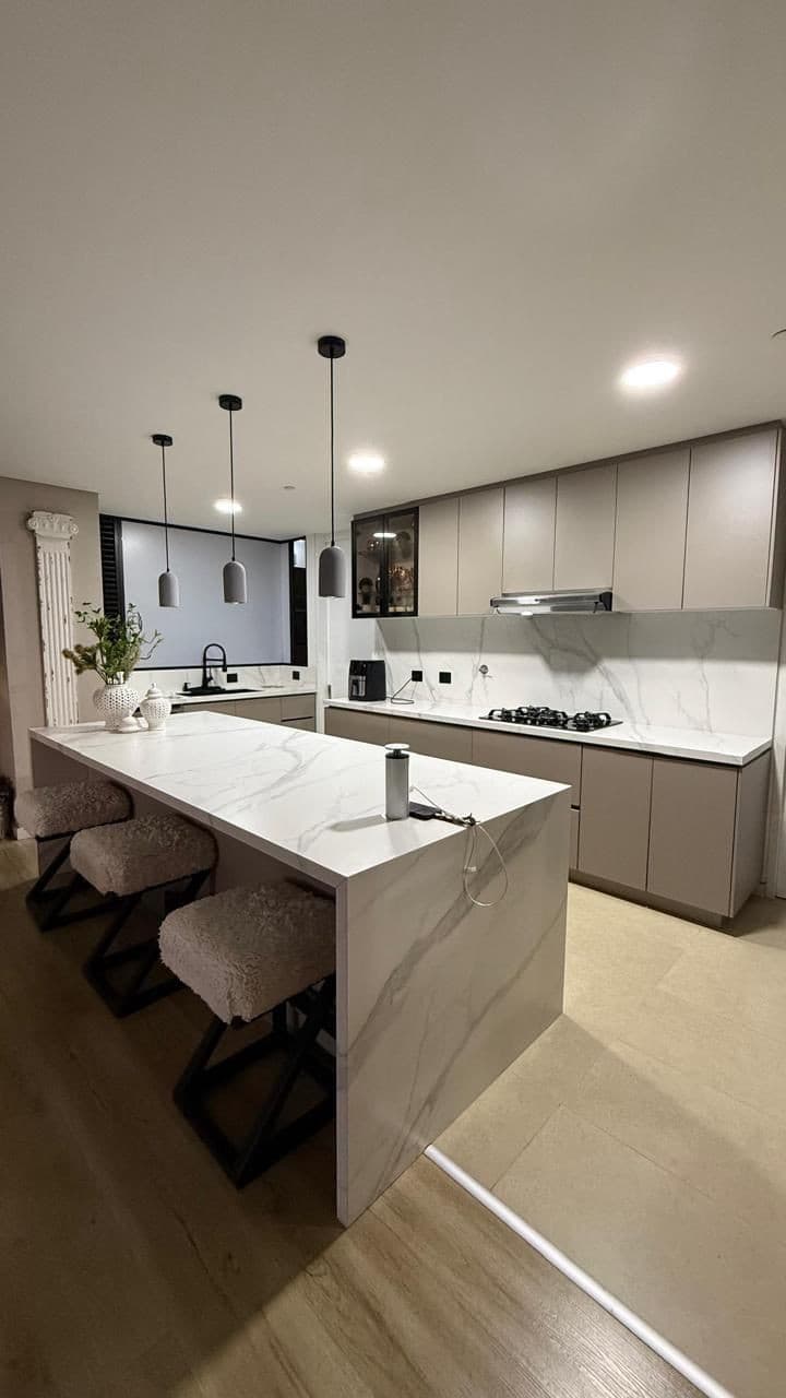 Furnished Apartment for Rent, Santa Maria de los Angeles - Poblado Neighborhood, Montreal Complex