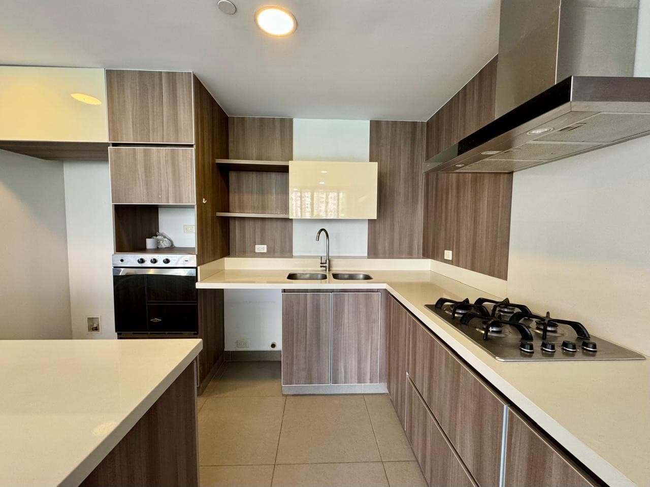 Duplex Penthouse for Rent, Loma de las Brujas Neighborhood - Envigado, Entrepinos Complex