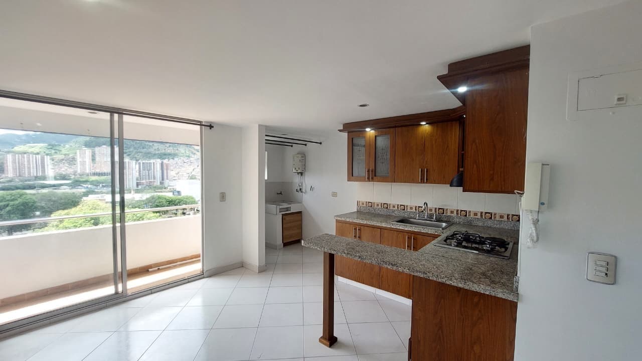 Apartment for Rent, San Jose Obrero Neighborhood, Emporium Plaza Complex