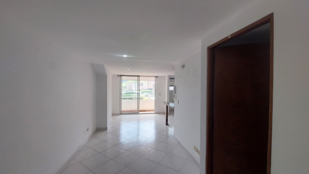 Apartment for Rent, San Jose Obrero Neighborhood, Emporium Plaza Complex