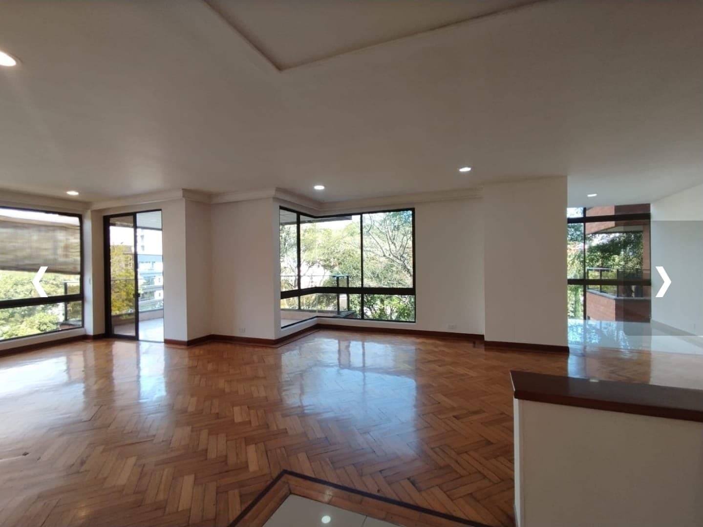 Apartment for Sale, El Poblado Neighborhood - Altos Del Parral Complex