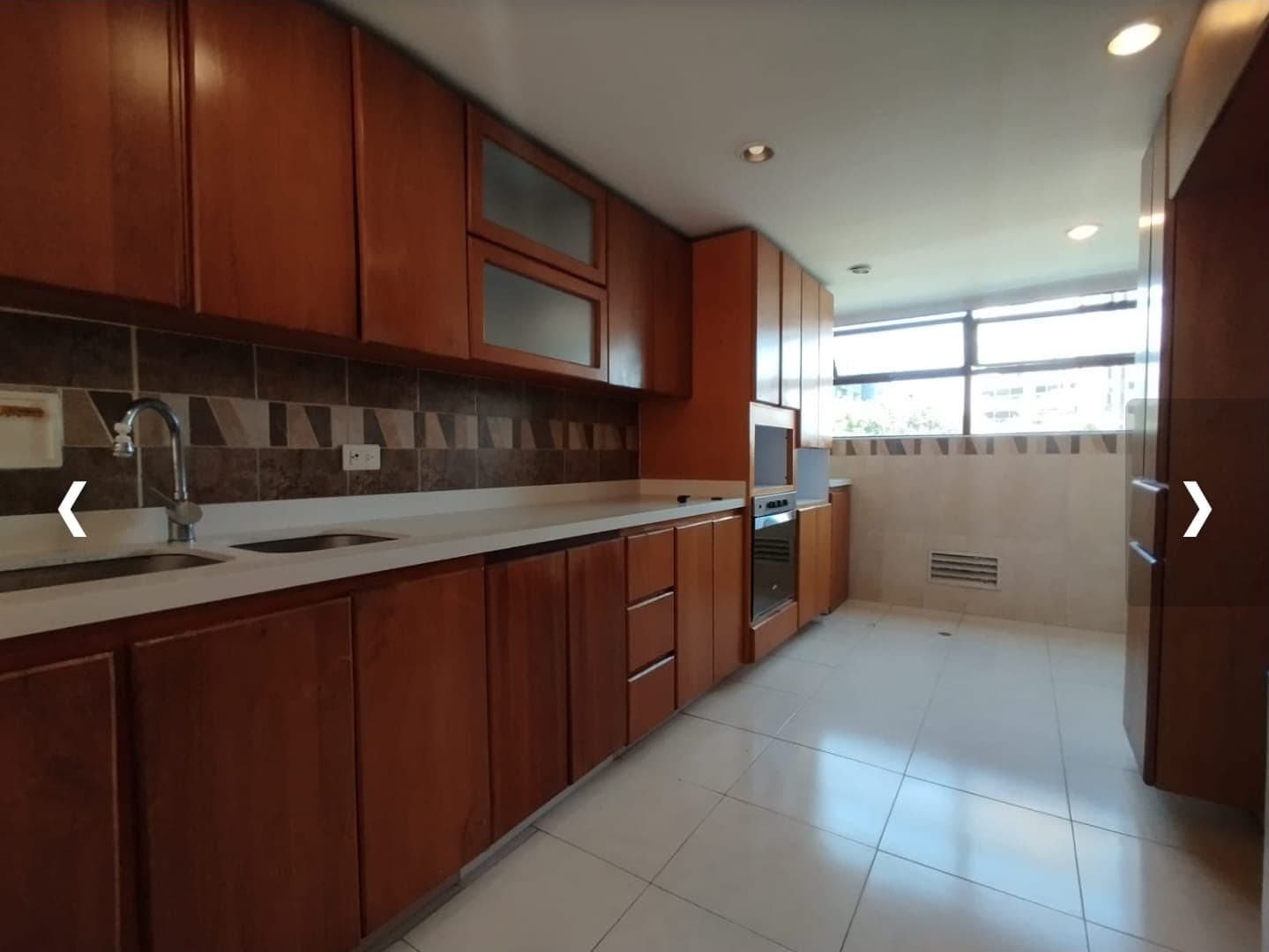 Apartment for Sale, El Poblado Neighborhood - Altos Del Parral Complex