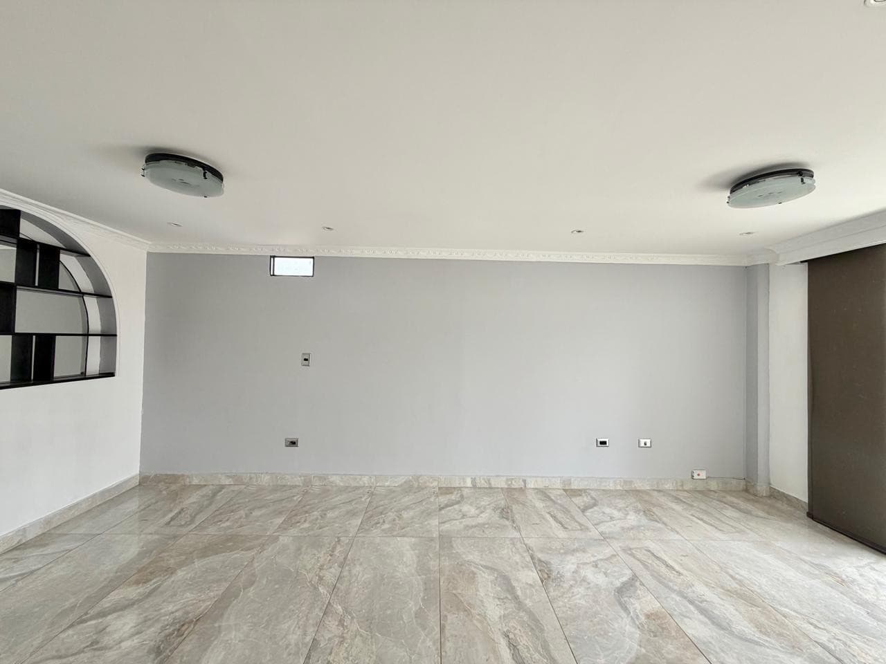 House and Studio Apartment for Sale, Campo Amor Area - Guayabal.