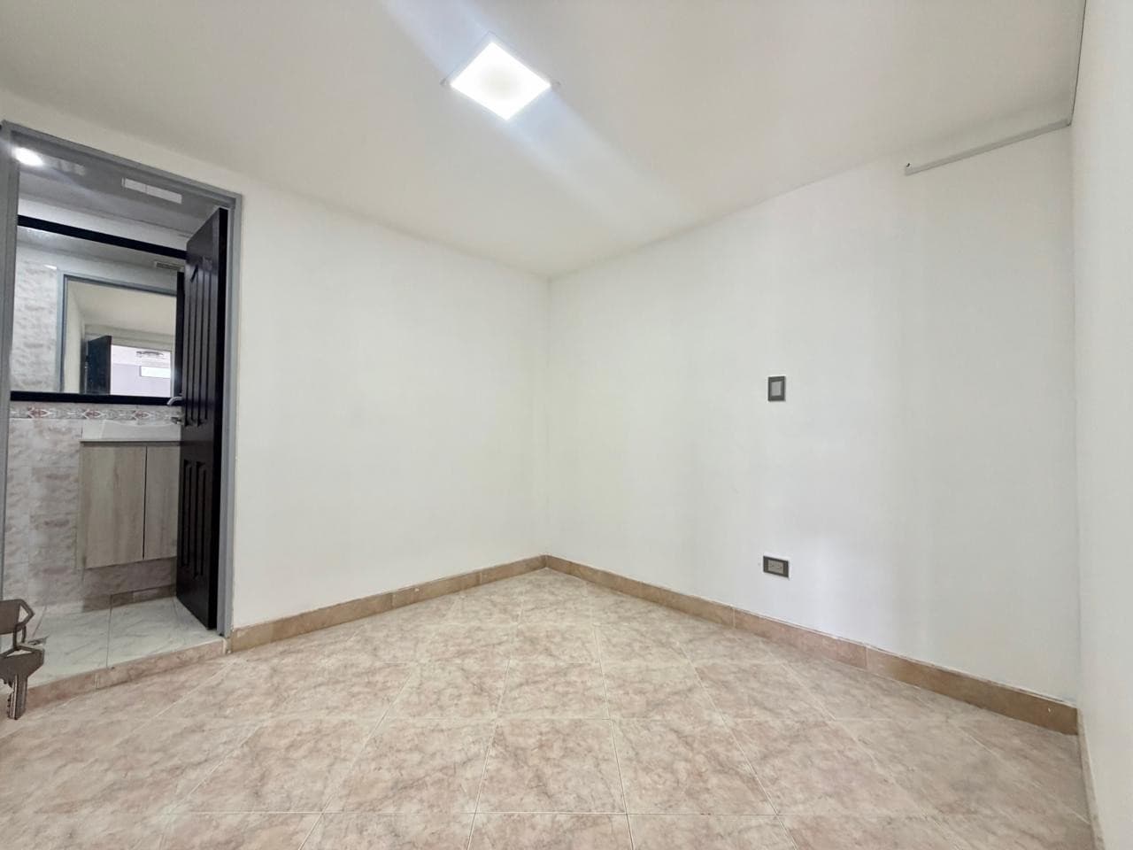 House and Studio Apartment for Sale, Campo Amor Area - Guayabal.
