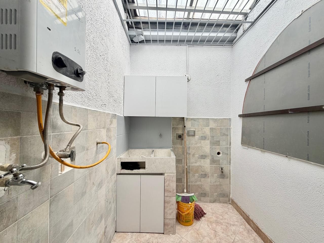 House and Studio Apartment for Sale, Campo Amor Area - Guayabal.
