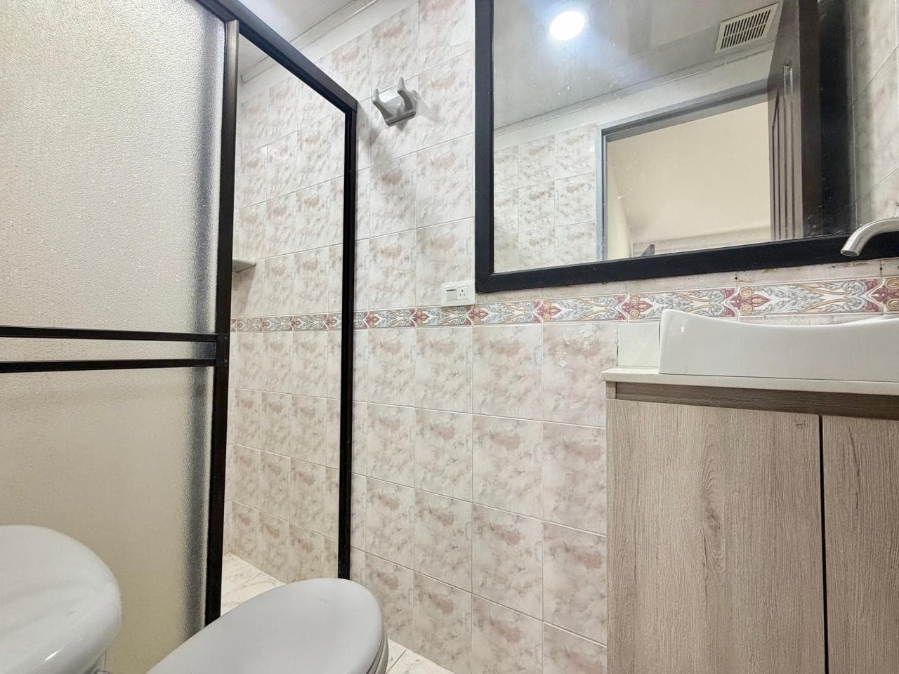 House and Studio Apartment for Sale, Campo Amor Area - Guayabal.
