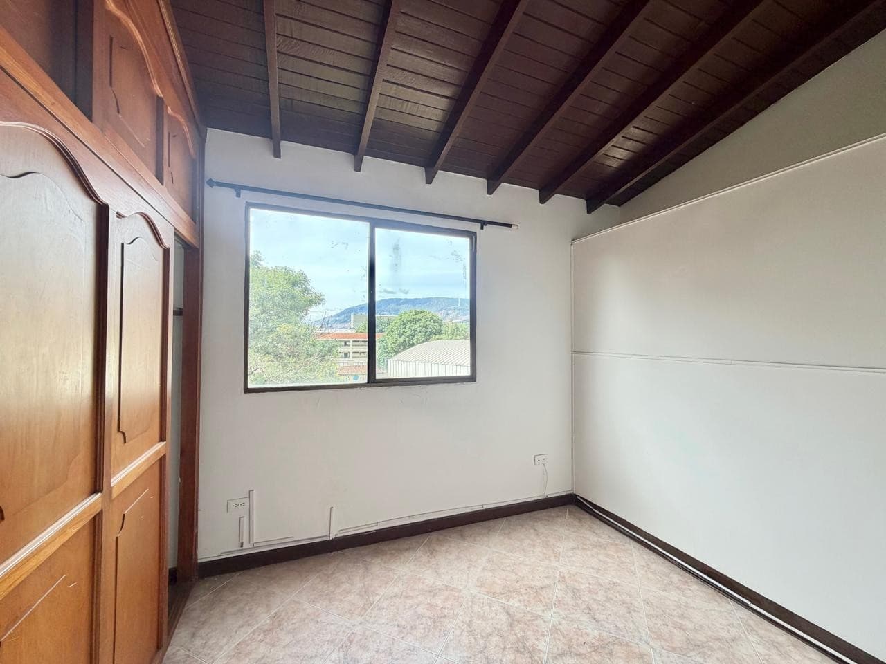 House and Studio Apartment for Sale, Campo Amor Area - Guayabal.