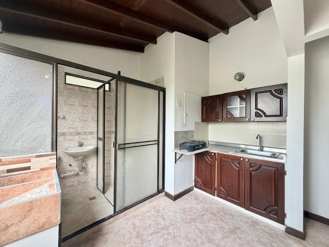 House and Studio Apartment for Sale, Campo Amor Area - Guayabal.