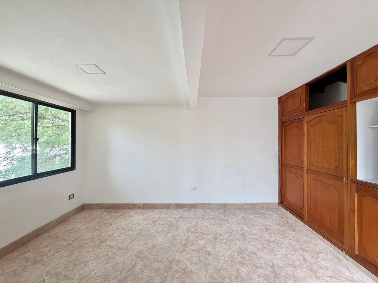 House and Studio Apartment for Sale, Campo Amor Area - Guayabal.