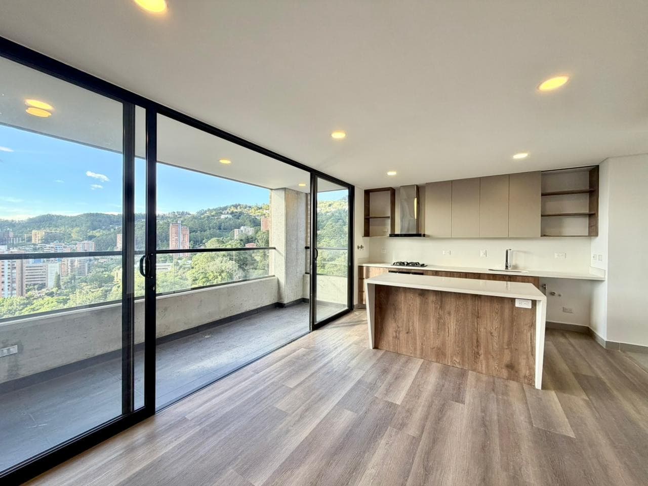 Apartment for Rent, El Tesoro - Poblado Neighborhood, Fuente Lambrada Complex