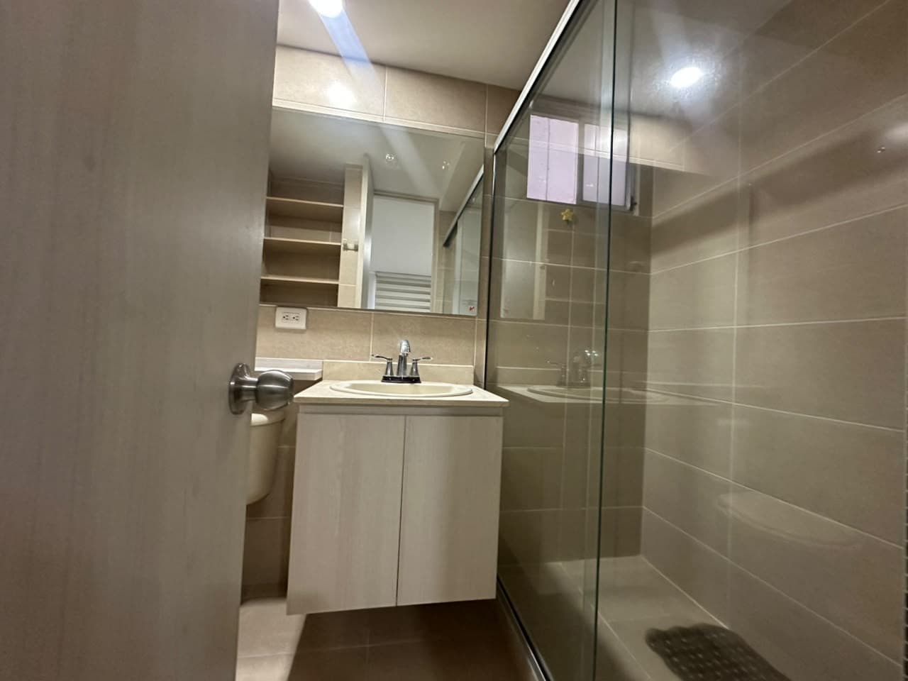 Apartment for Rent, Ciudad del Río - Poblado Area, Plaza del Río Complex