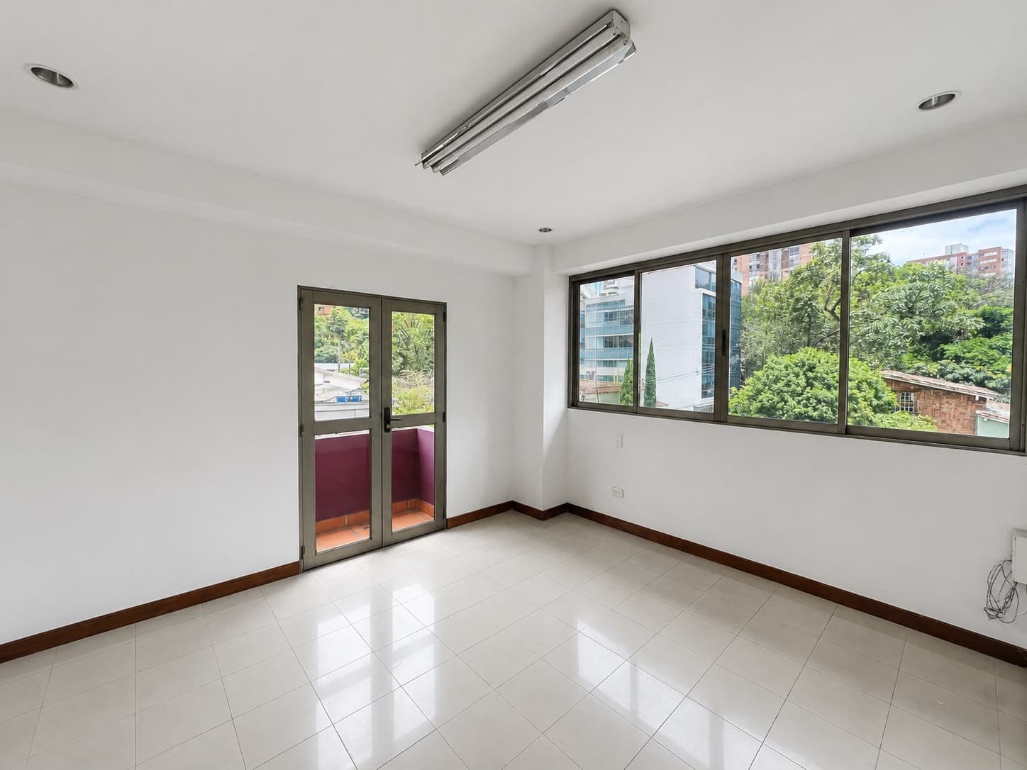 Local - Office for Rent, Santa Maria De Los Angeles Area - Poblado