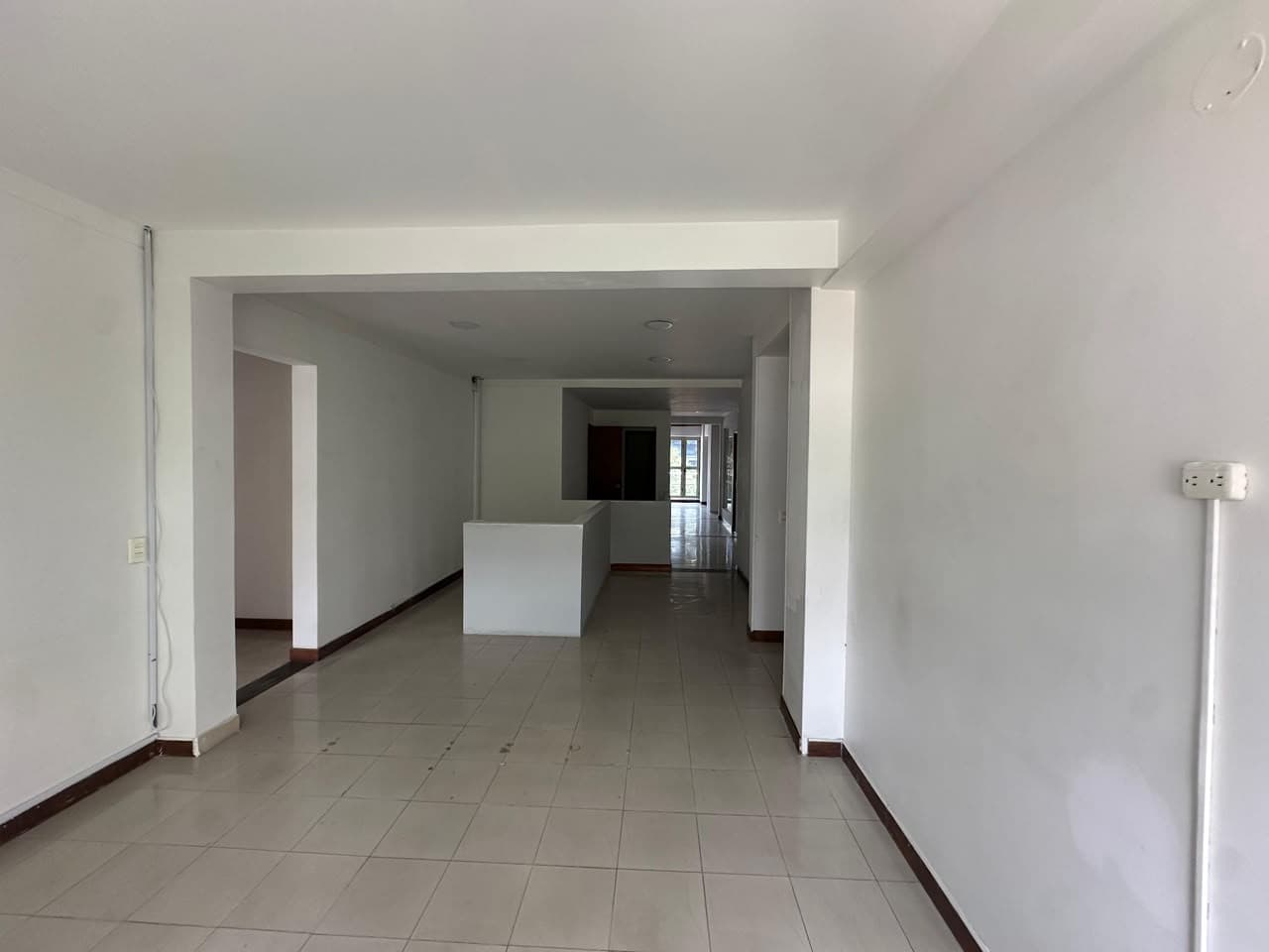 Local - Office for Rent, Santa Maria De Los Angeles Area - Poblado